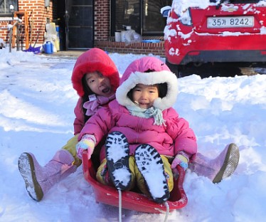 눈 속의 아이들.jpg