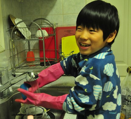 설거지하는 필규.jpg